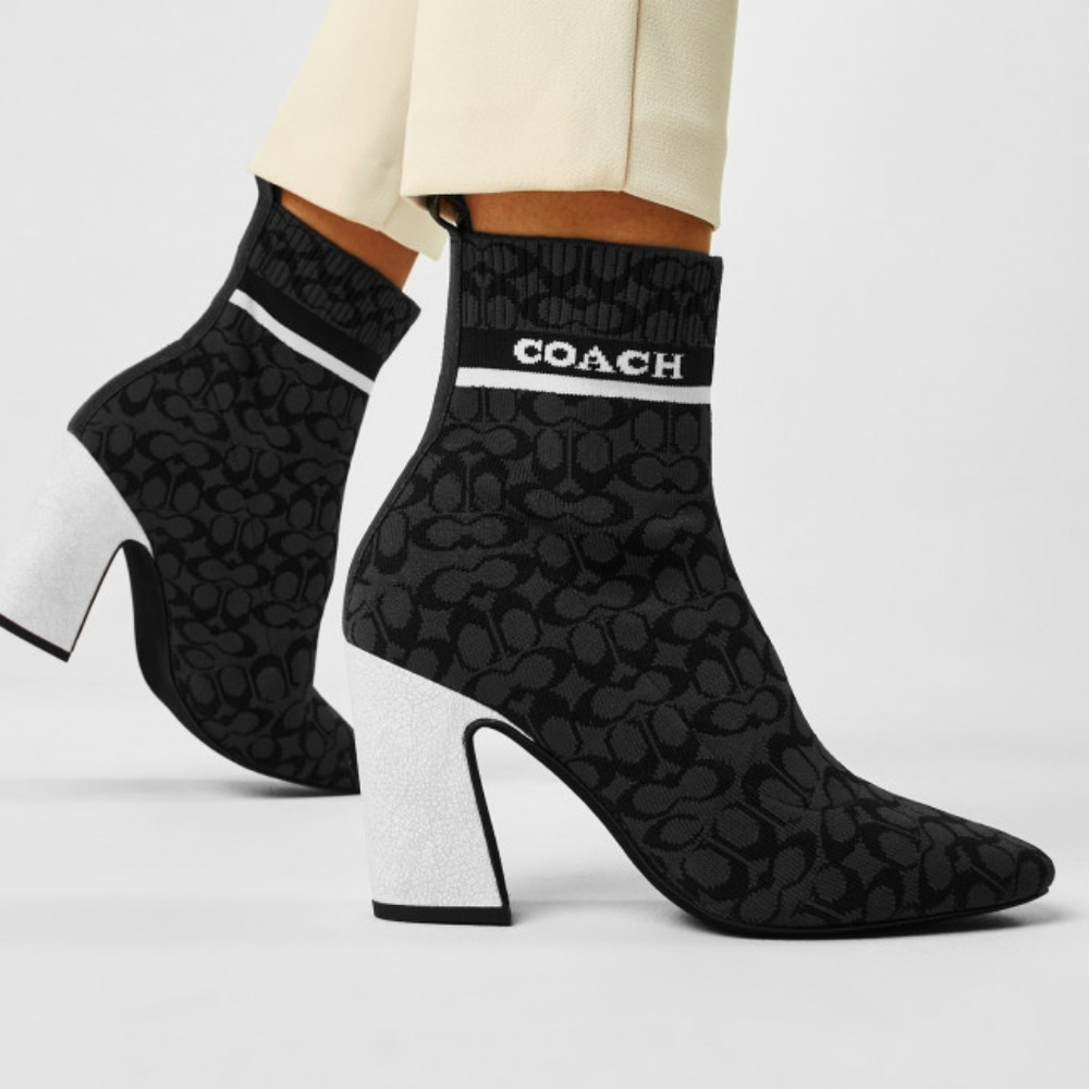 Coach Tasha Sig Knit Booti